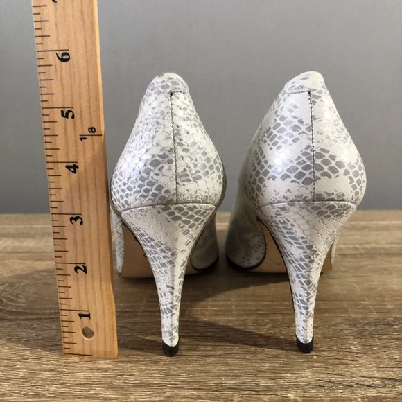 Caressa Womens 8M White/Black snake Design High Heel Pumps - Picture 5 of 8